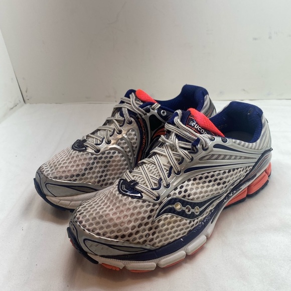 Saucony Triumph women’s size 9.5 in fair condition - Picture 2 of 10